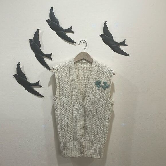 Vintage Aran Irish Fisherman Hand Knit Wool Vest With Embroidered Shamrock - S/M - Picture 1 of 8